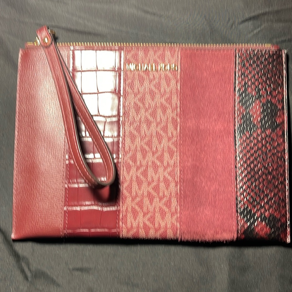 Michael Kors Jet Set XL Clutch